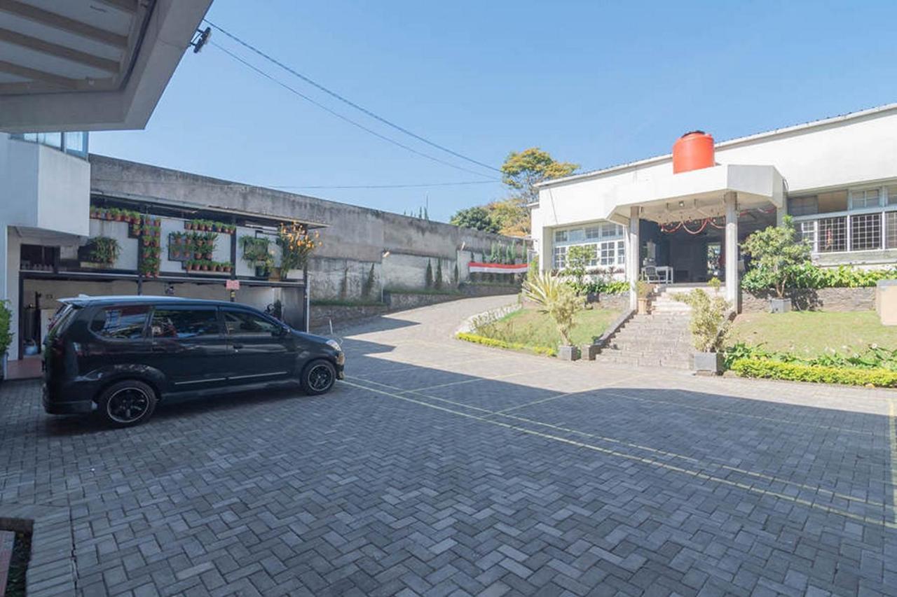 Hotel Reddoorz At Jalan Raya Lembang Padasul Exterior foto