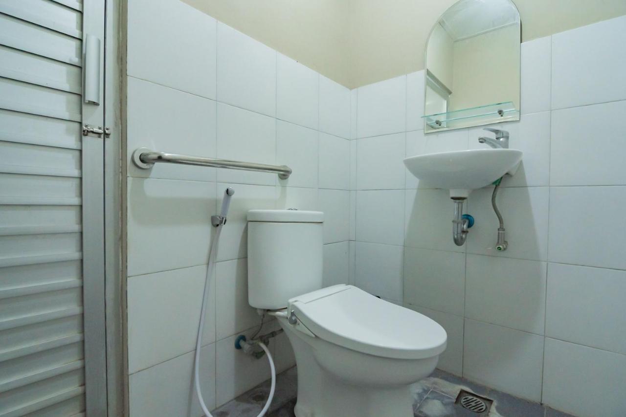 Hotel Reddoorz At Jalan Raya Lembang Padasul Habitación foto