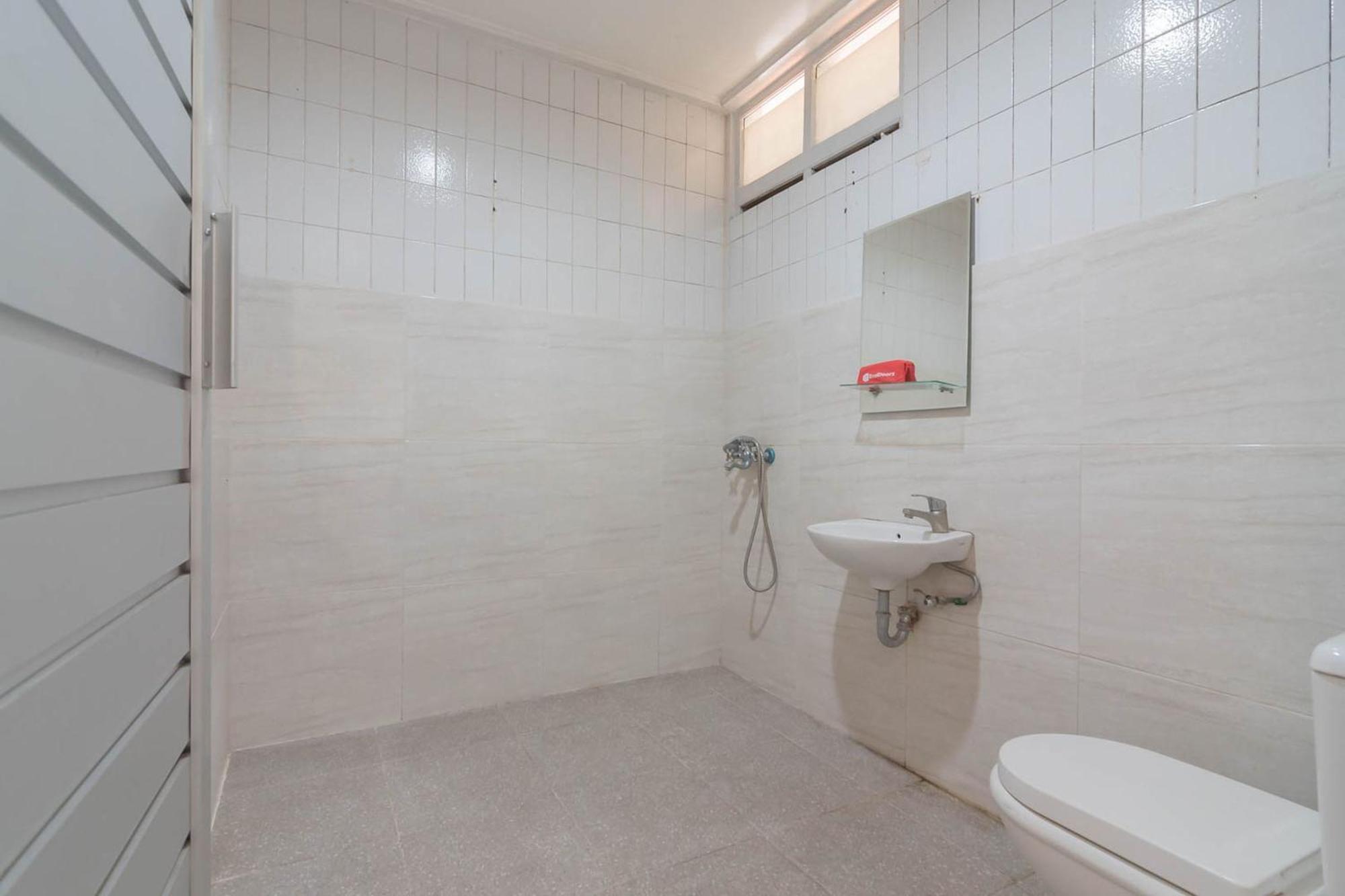 Hotel Reddoorz At Jalan Raya Lembang Padasul Habitación foto